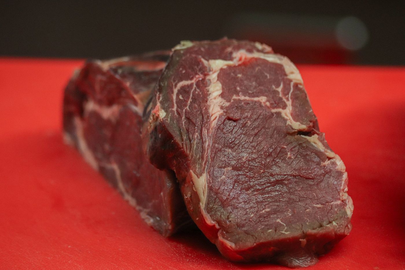 Pièce de boeuf cru rouge sélectionnée par la Maison Bréval